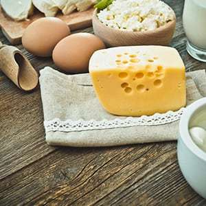 Eggs and cheeses are foods that cause constipation.