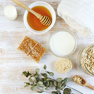 Raw honey is one of many natural remedies for rosacea.