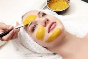 woman-yellow-face-mask